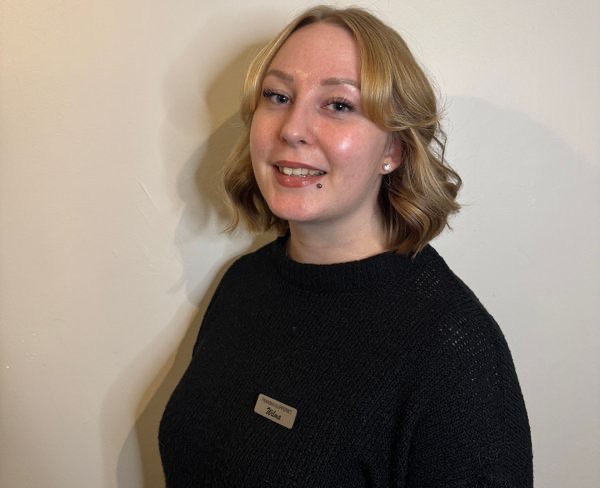 Wilma, frisör · gesällbrev 2021 hos Franska Klipperiet
